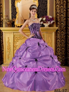 Cheap Quinceanera Gowns In Purple Ball Gown Strapless With Embroidery