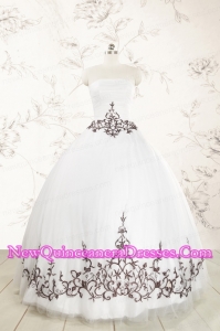 2015 Appliques Strapless Ball Gown White Tulle Quinceanera Dress