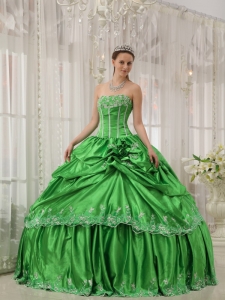 Low Price Spring Green Quinceanera Dress Strapless Taffeta Beading and Applique Ball Gown