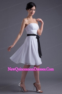 Elegant Empire Sash Knee-length White Chiffon Dama Dress for Quinceanera with Strapless