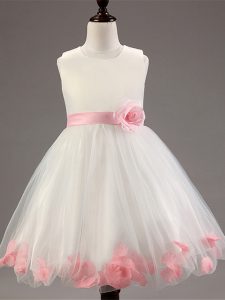 Sleeveless Tulle Knee Length Zipper Little Girls Pageant Dress Wholesale in White with Appliques and Hand Made Flower