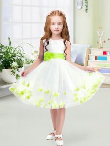 Trendy Knee Length White Little Girls Pageant Dress Wholesale Scoop Sleeveless Zipper