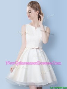 Affordable Scoop Sleeveless Tulle Knee Length Lace Up Quinceanera Dama Dress in White forSpring and Summer and Fall withBowknot