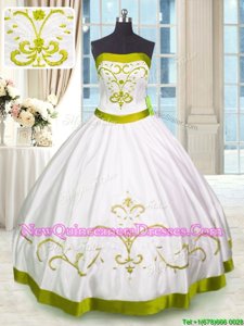 Captivating White Lace Up Quinceanera Dresses Embroidery Sleeveless Floor Length